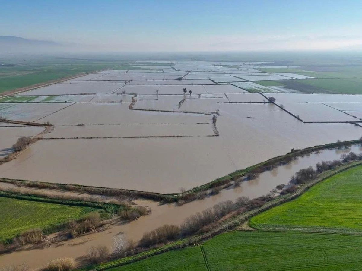B&Uuml;Y&Uuml;K MENDERES TAŞTI TARIM ARAZİLERİ SULAR ALTINDA! 