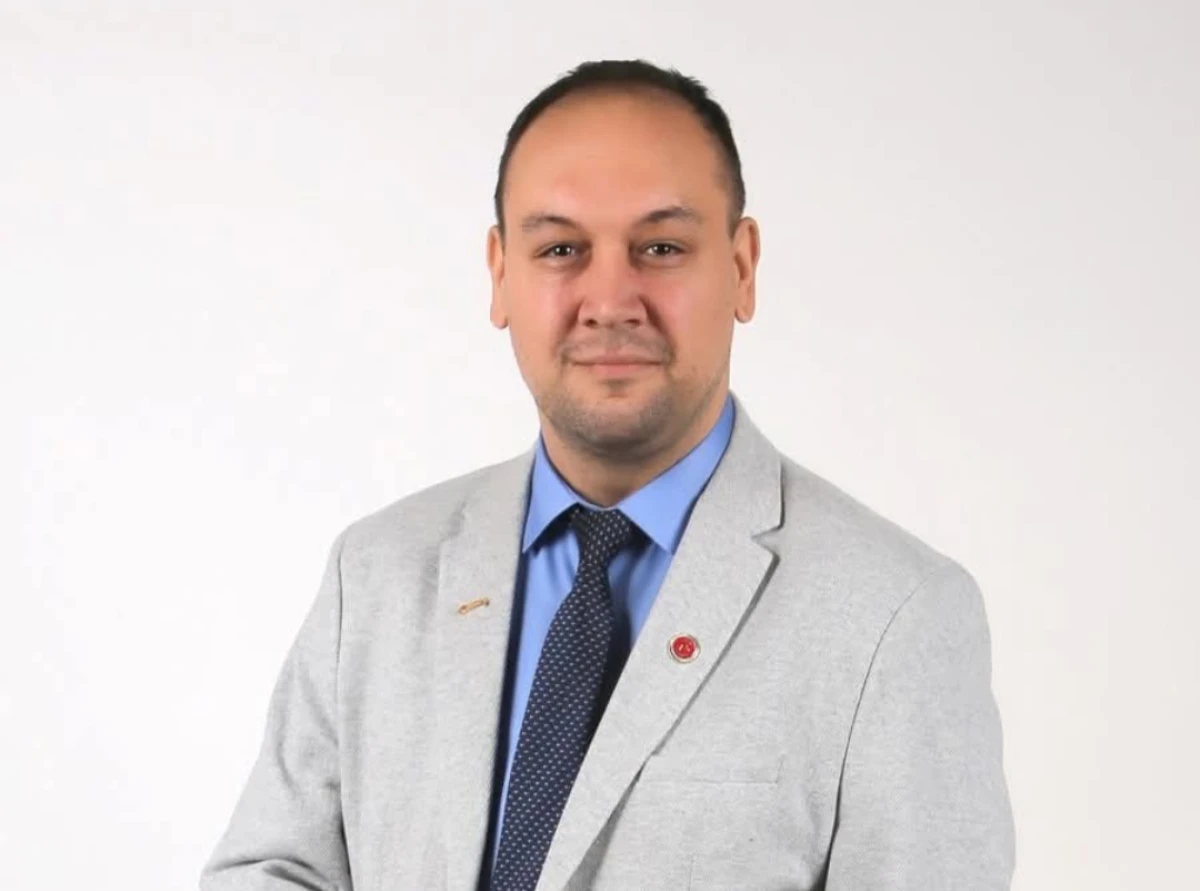 GÖREVİNE DEVAM EDECEĞİNİ AÇIKLADI! 