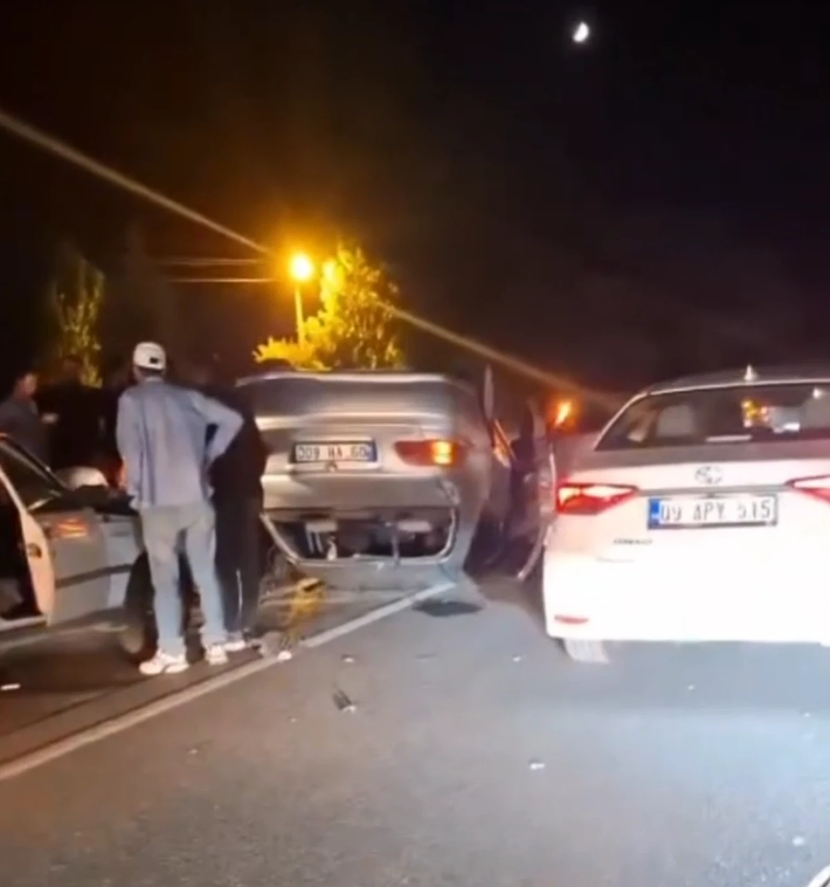 GRANTA MEVKİİNDE ZİNCİRLEME TRAFİK KAZASI 4 ARAÇ HASAR GÖRDÜ
