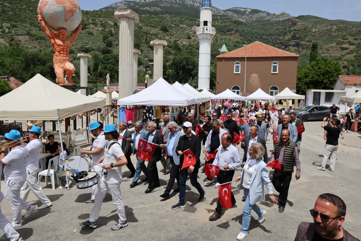 G&Uuml;LL&Uuml;BAH&Ccedil;E&rsquo;DE FESTİVAL COŞKUSU BAŞLADI! 