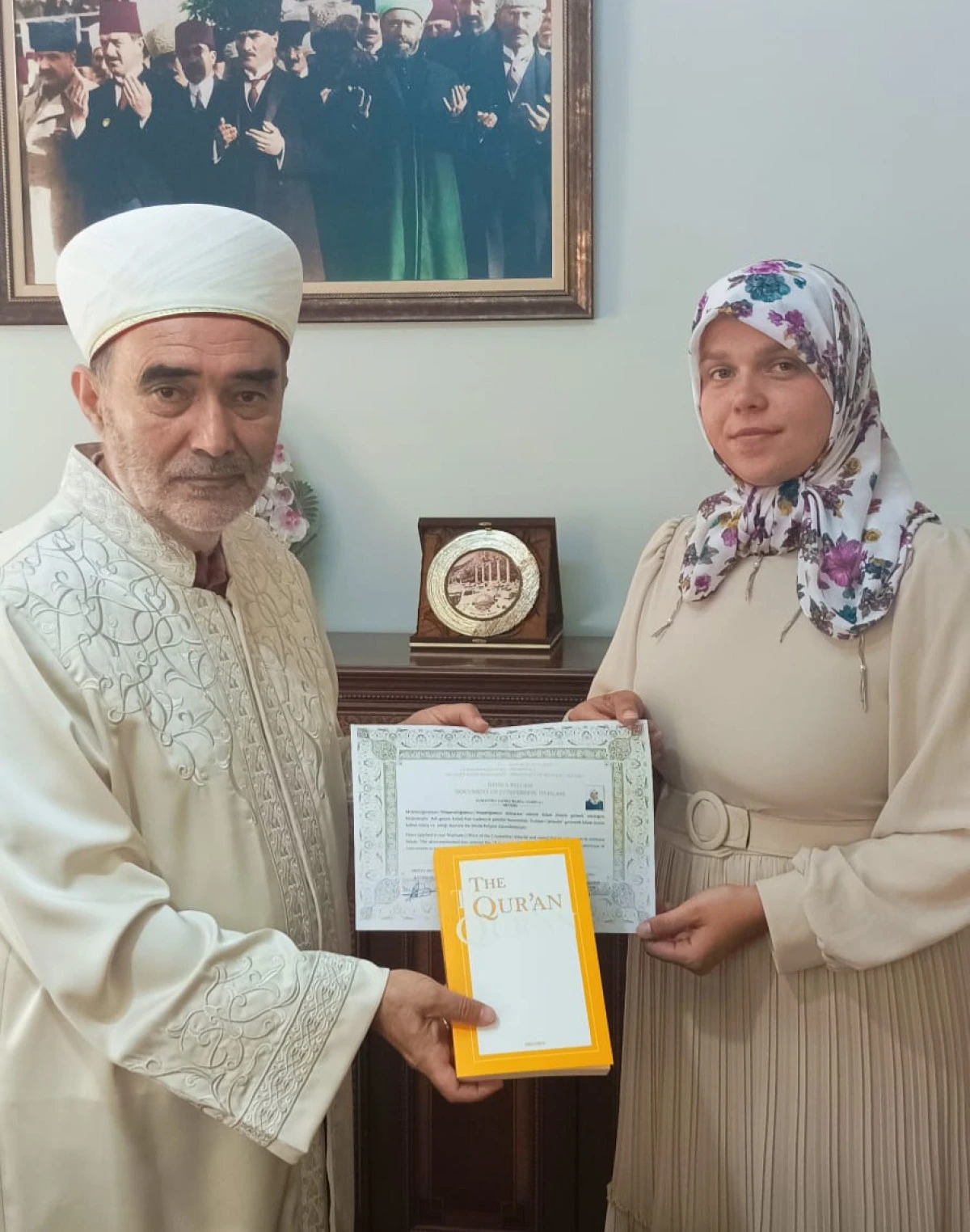 HOLLANDALI SAMANTHA SÖKE'DE MÜSLÜMAN OLDU