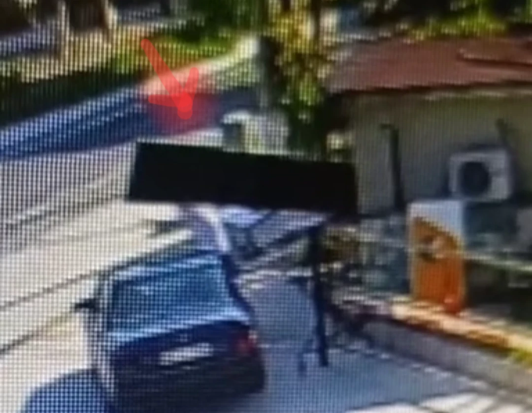 İŞYERİNİN TABELASI KAFASINA D&Uuml;ŞT&Uuml;!