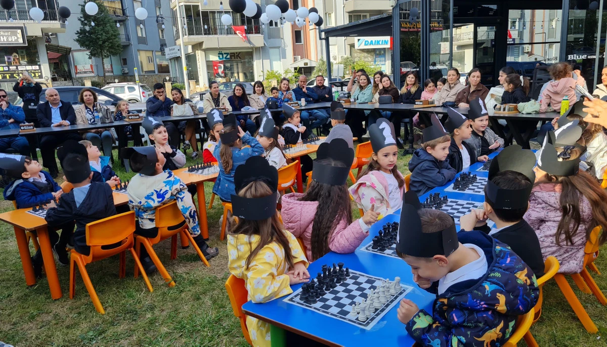 MİNİKLERİN G&Ouml;R&Uuml;LMEYE DEĞER MADALYA SEVİNCİ!