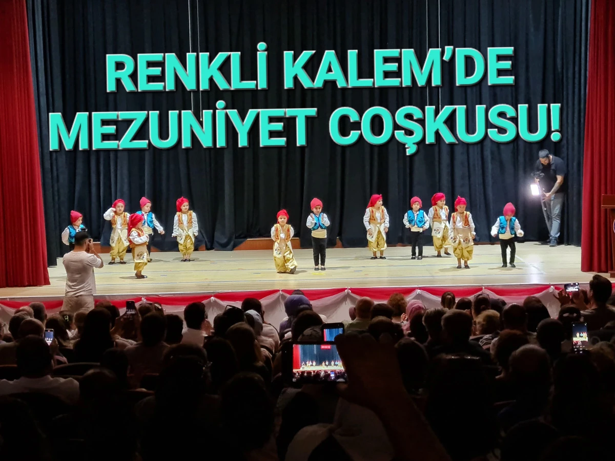 RENKLİ KALEM’DE MEZUNİYET COŞKUSU! 