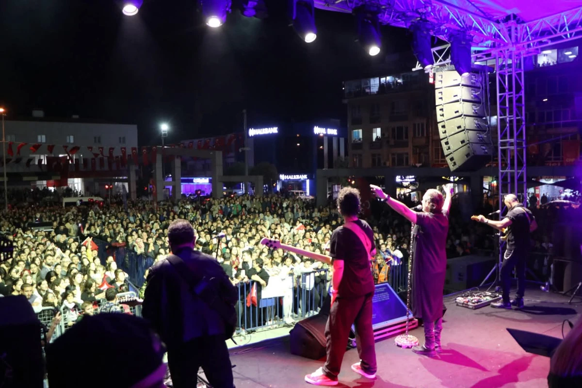 SAHNEYE ÇIKTI SÖKE AYAĞA KALKTI!