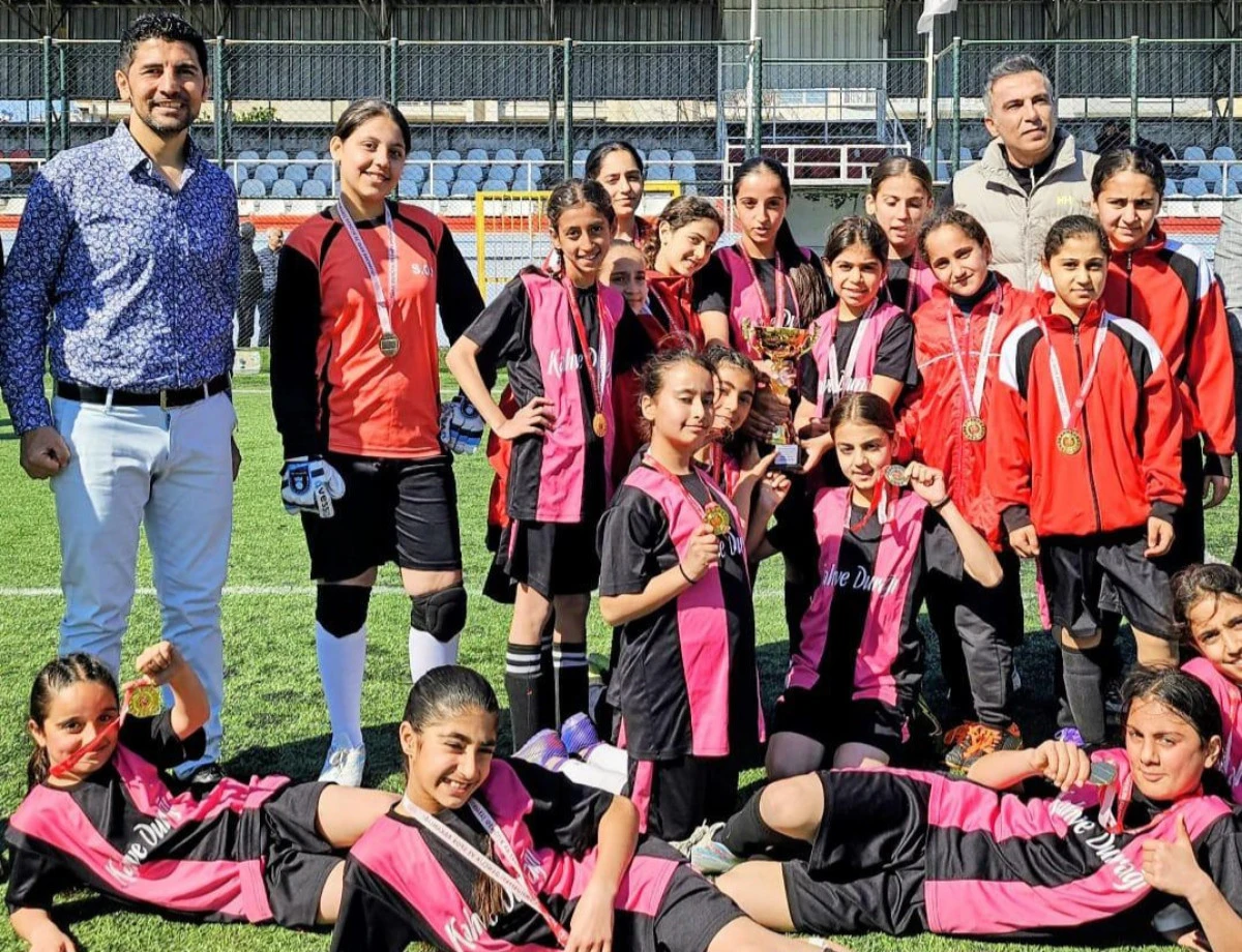  SAVUCA&rsquo;NIN KIZLARI ŞAMPİYON! 