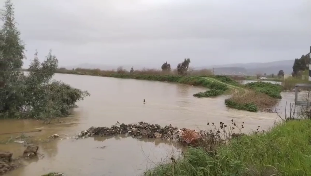 S&Ouml;KE - BAĞARASI YOLUNDA TAŞKIN PANİĞİ!
