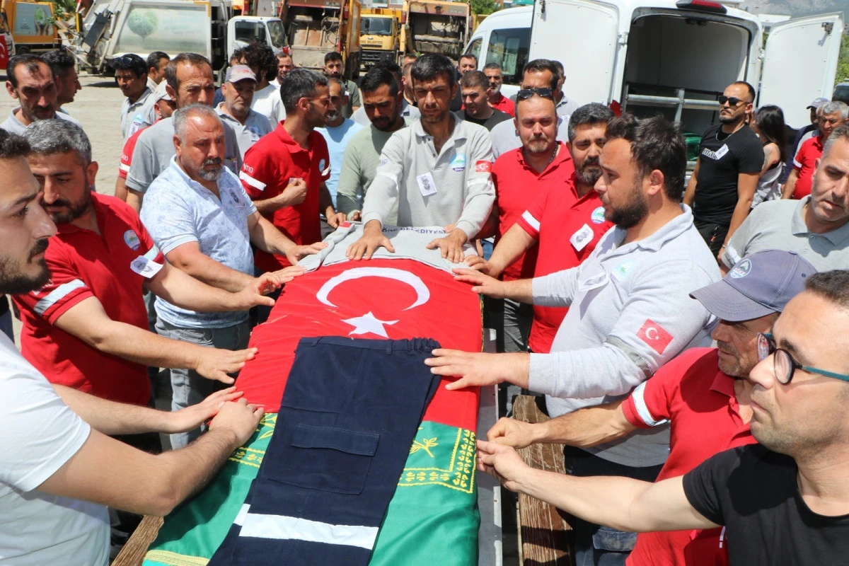 SÖKE BELEDİYESİ İŞÇİSİ MEHMET ÖZ SON YOLCULUĞUNA UĞURLANDI