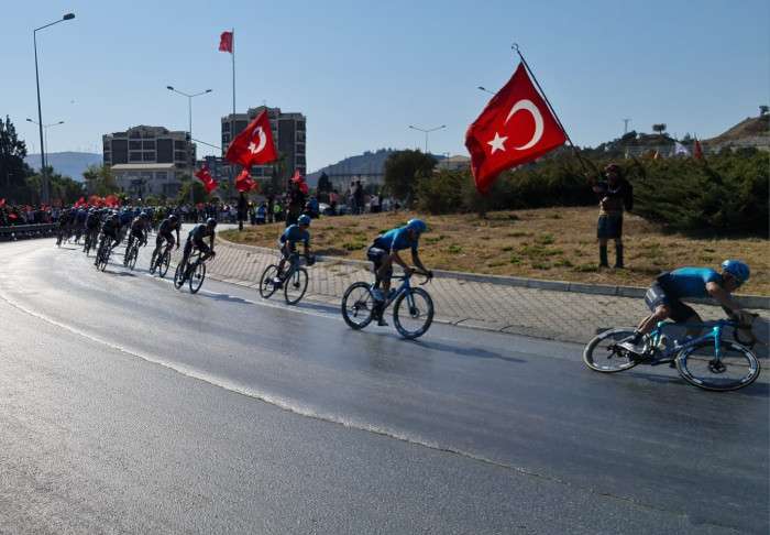 Söke'de bayraklarla karşılandılar