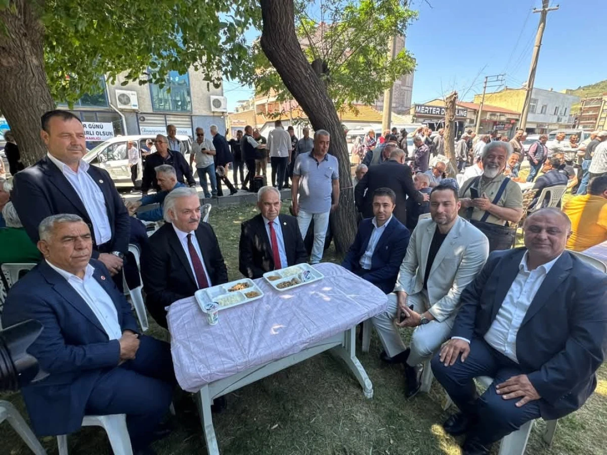 SÖKE'DE ÇİFTÇİLER GÜNÜ BURUK KUTLANDI