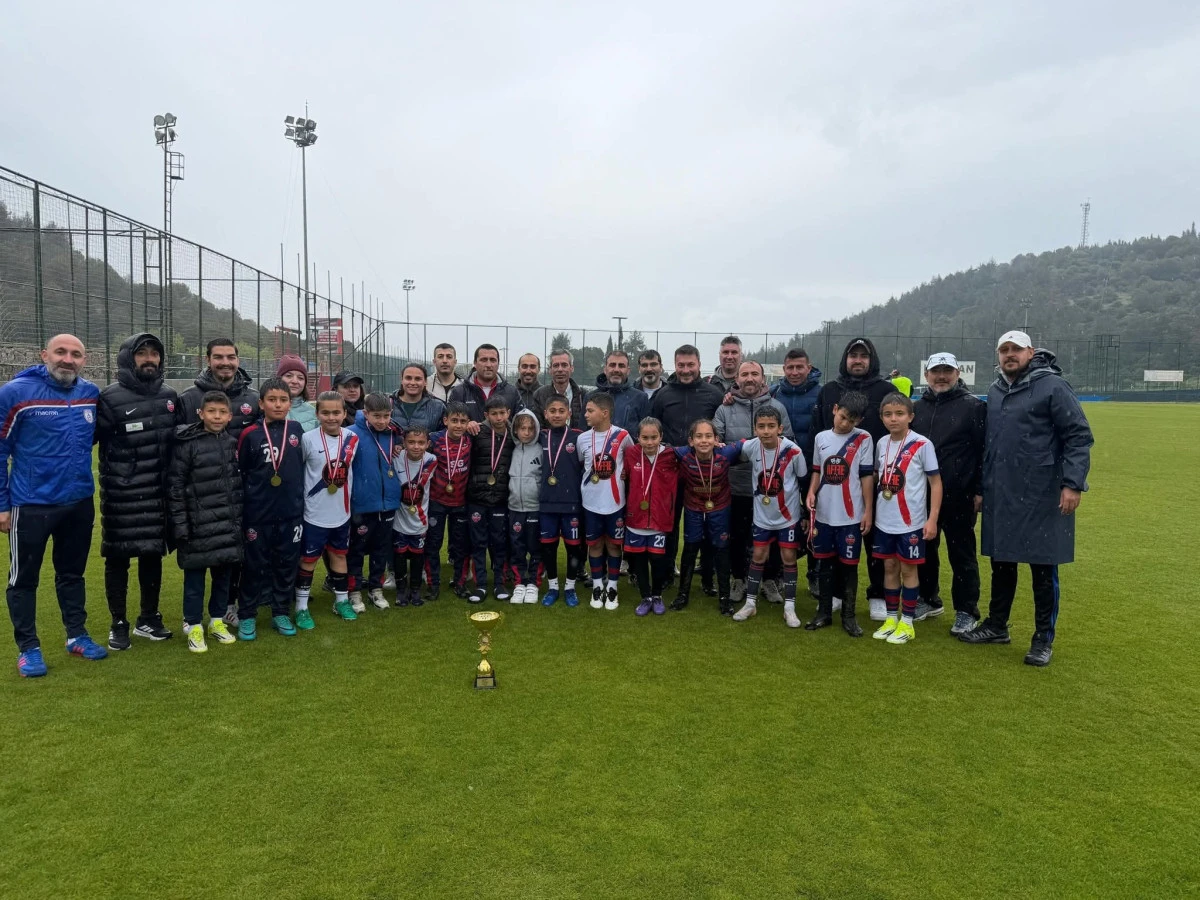 S&Ouml;KE&rsquo;DE FUTBOL CAMİASINI &Uuml;ZEN KAZA!