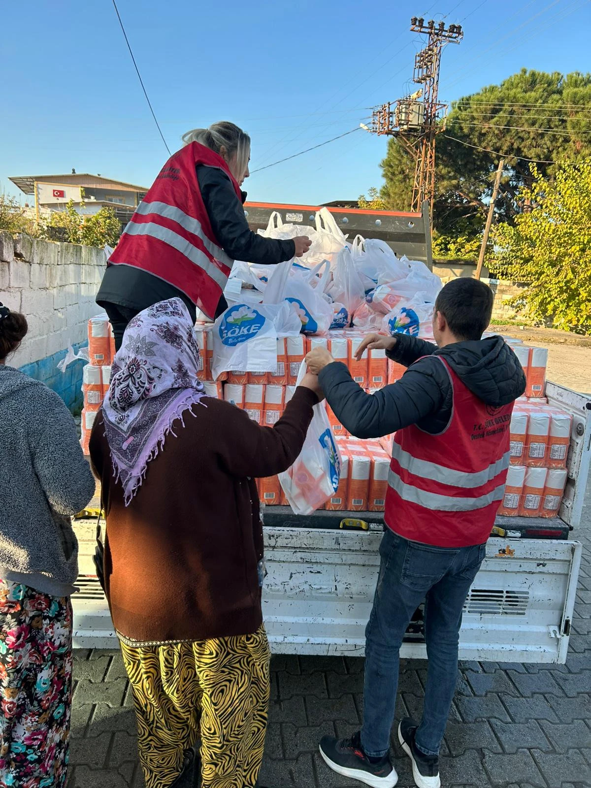 SÖKE’DE TARLADAN SOFRAYA DESTEK! 