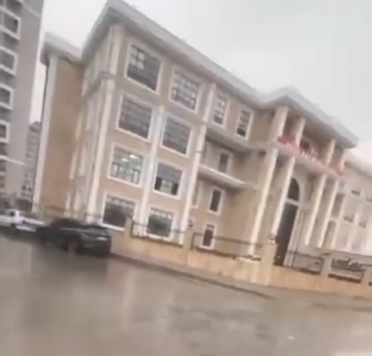 SÖKE’DE YENİ KAYMAKAMLIK BİNASI SEL ALTINDA! 