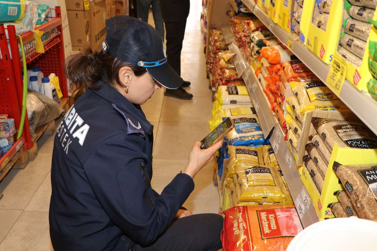 SÖKE'DE ZABITA EKİPLERİNDEN MARKET DENETİMİ