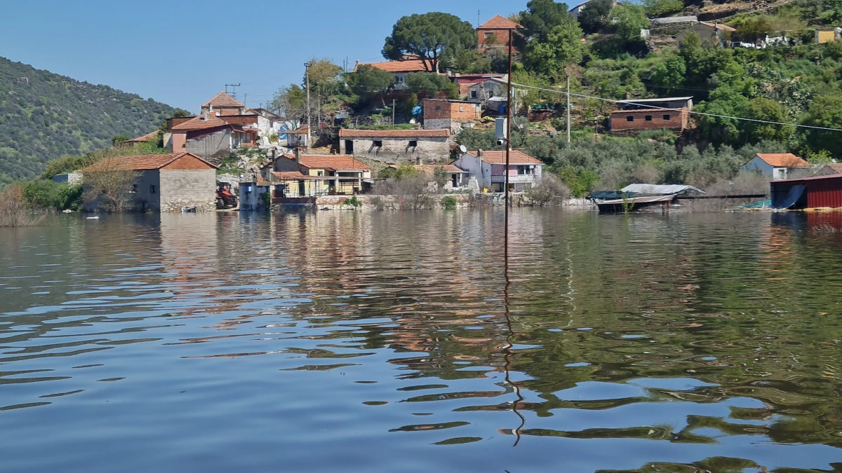 S&Ouml;KE'NİN O MAHALLESİ'NDE HAYAT DURDU!