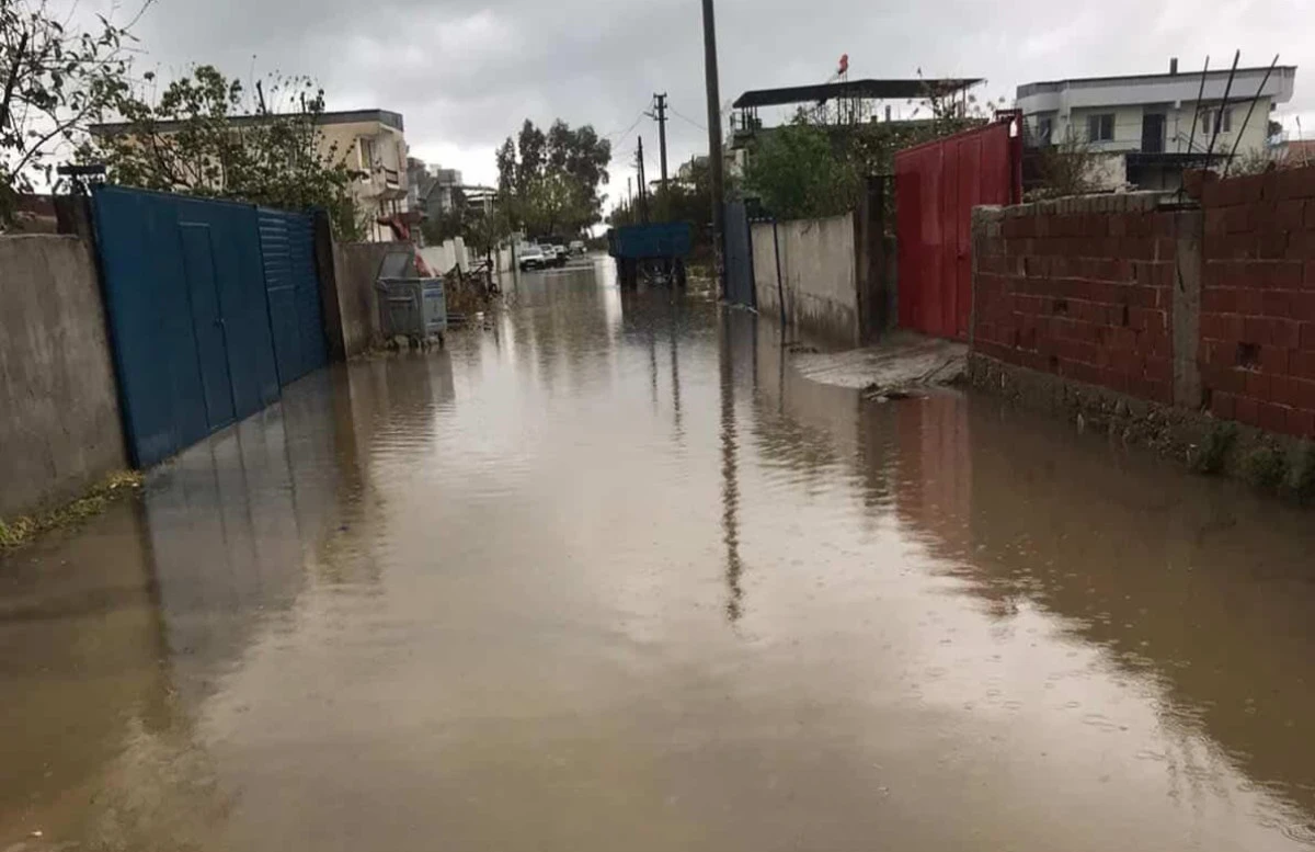 YAĞIŞ VURDU, MAHALLE G&Ouml;LE D&Ouml;ND&Uuml;! 